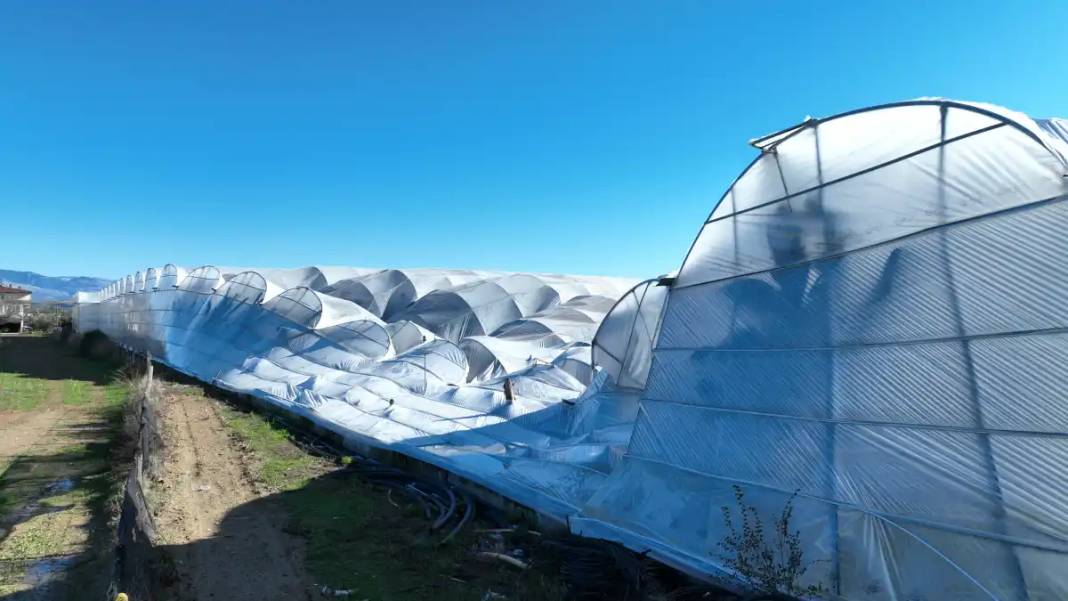 Antalya'da Hortumun Vurduğu Seralara Acil Destek 15